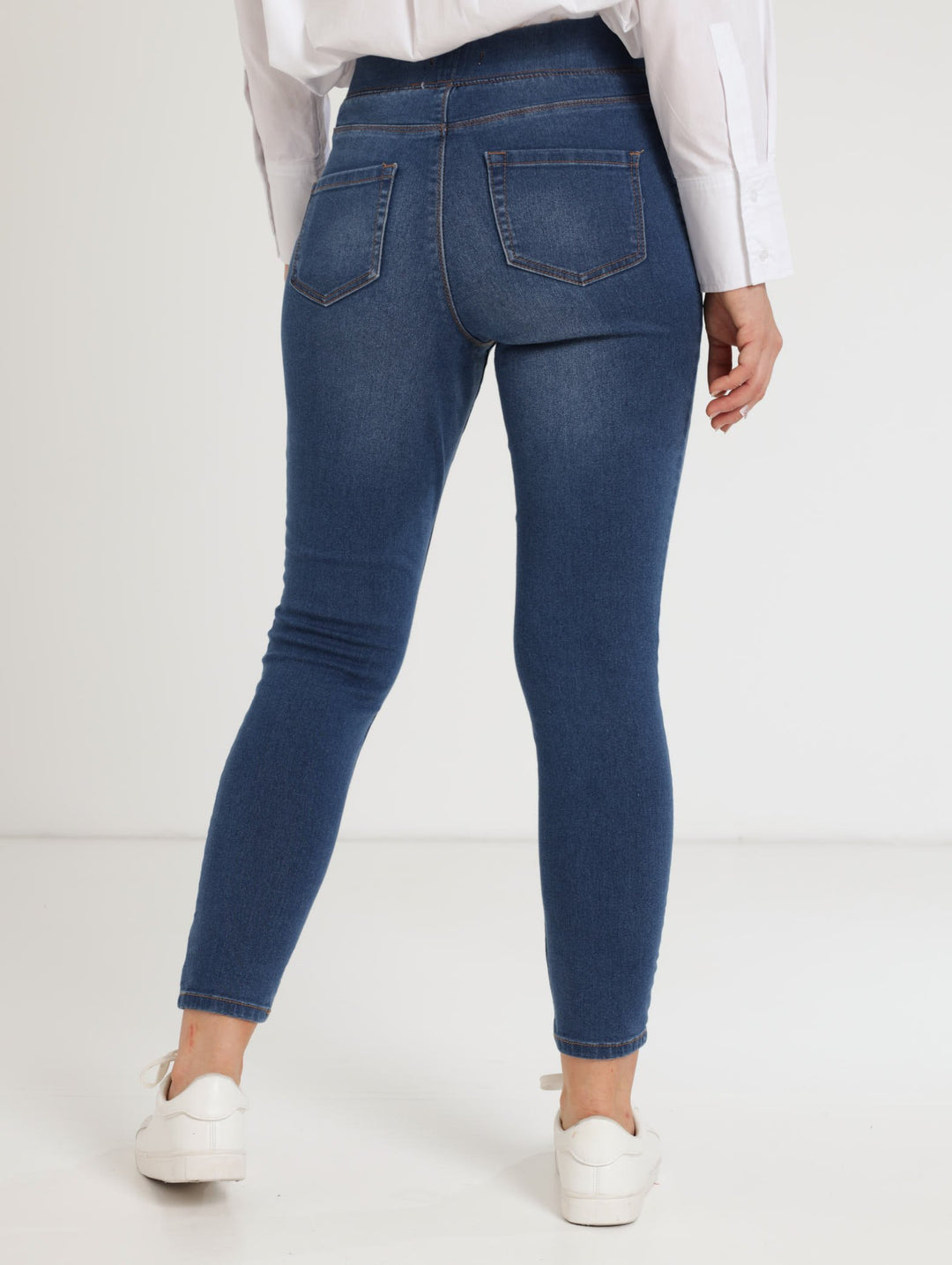 Ladies Medium Wash Jegging Denim Jean