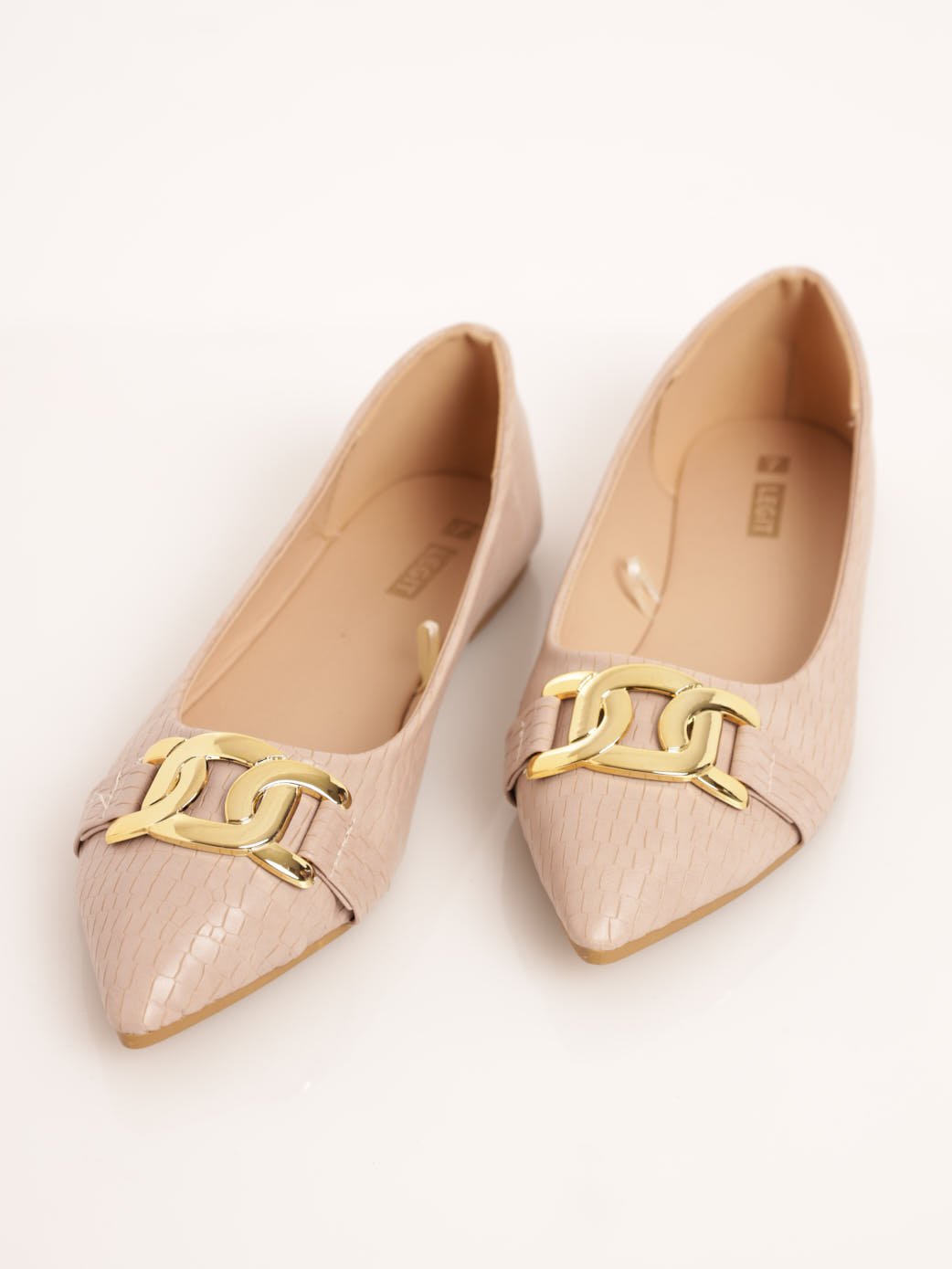 Ladies Crocodile Embossed Pump With Chain Trim - Light Grey