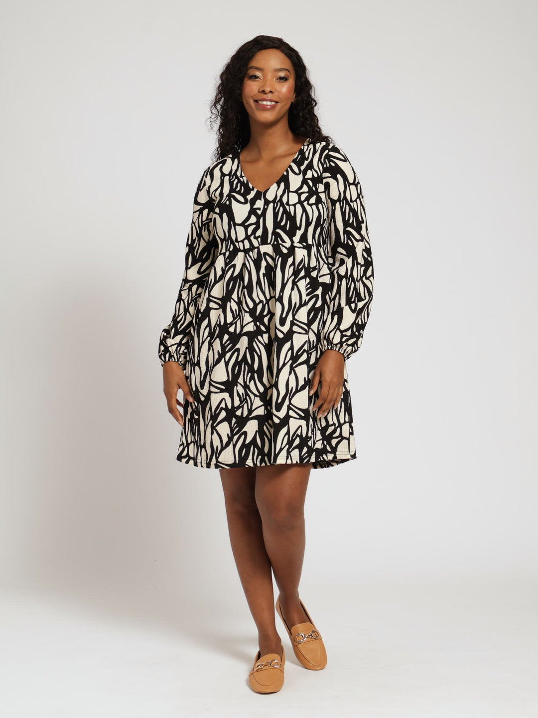 Long Sleeve V-Neck Crinkle Babydoll Mini Dress - Black/Beige