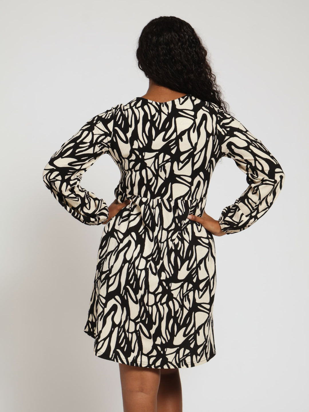 Long Sleeve V-Neck Crinkle Babydoll Mini Dress - Black/Beige