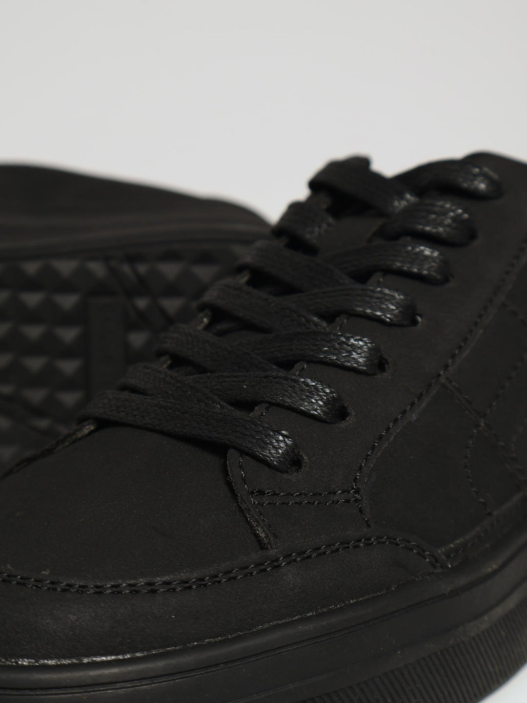 Kiaro Basic Mono Lace Up Sneaker - Black