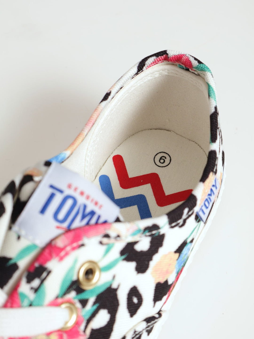 Tomy Low Cut Basic Printed Canvas Lace Up - White