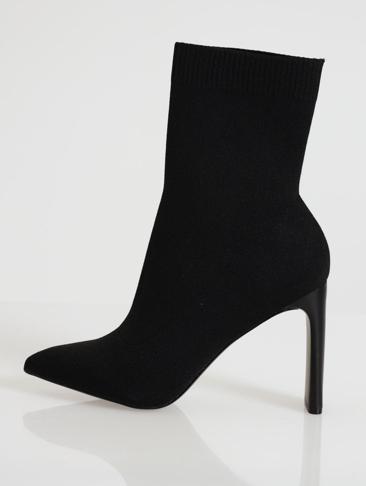 Noraah Thin Block High Heel Boot - Black