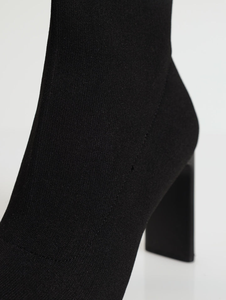 Noraah Thin Block High Heel Boot - Black