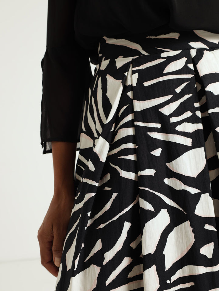 Box Pleat Skirt - Black/Cream