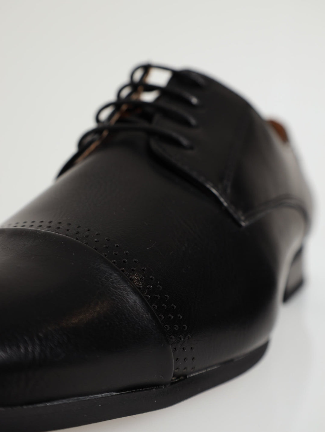 Plain Toe Cap With Punched Detail Shoe - Black