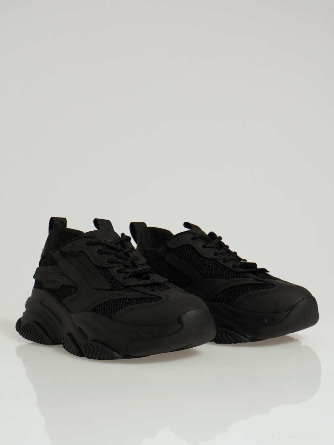 Possess Chunky Monochrome Lace Up Sneaker - Black