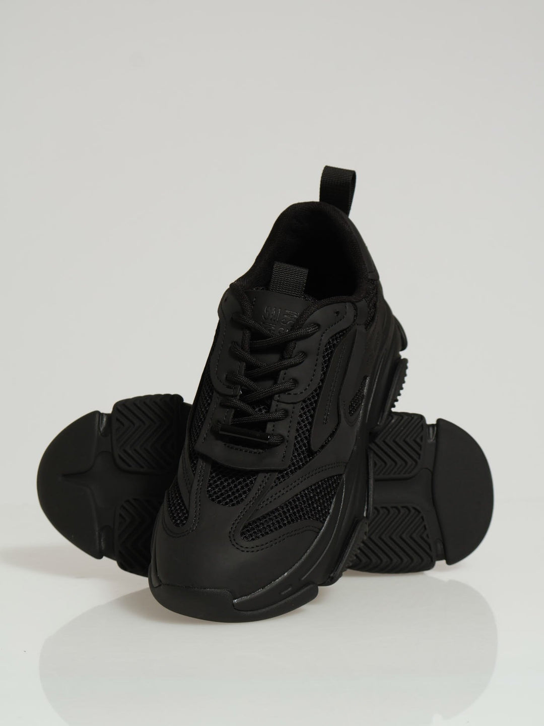Possess Chunky Monochrome Lace Up Sneaker - Black