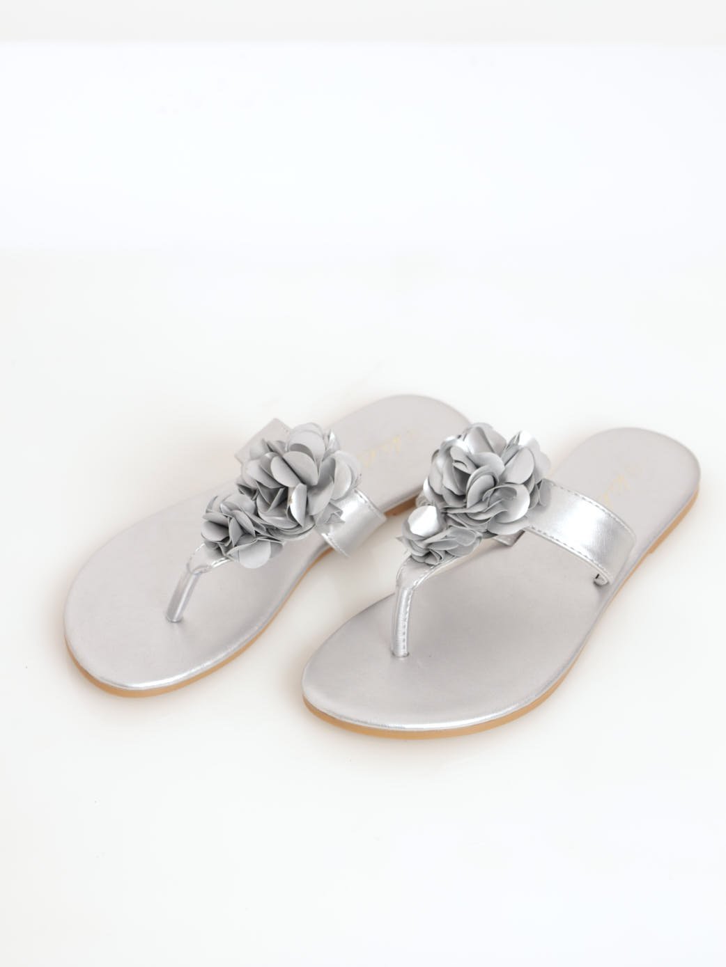 Ladies Thick Strap Thong Flat Sandal With Flowers - Silver