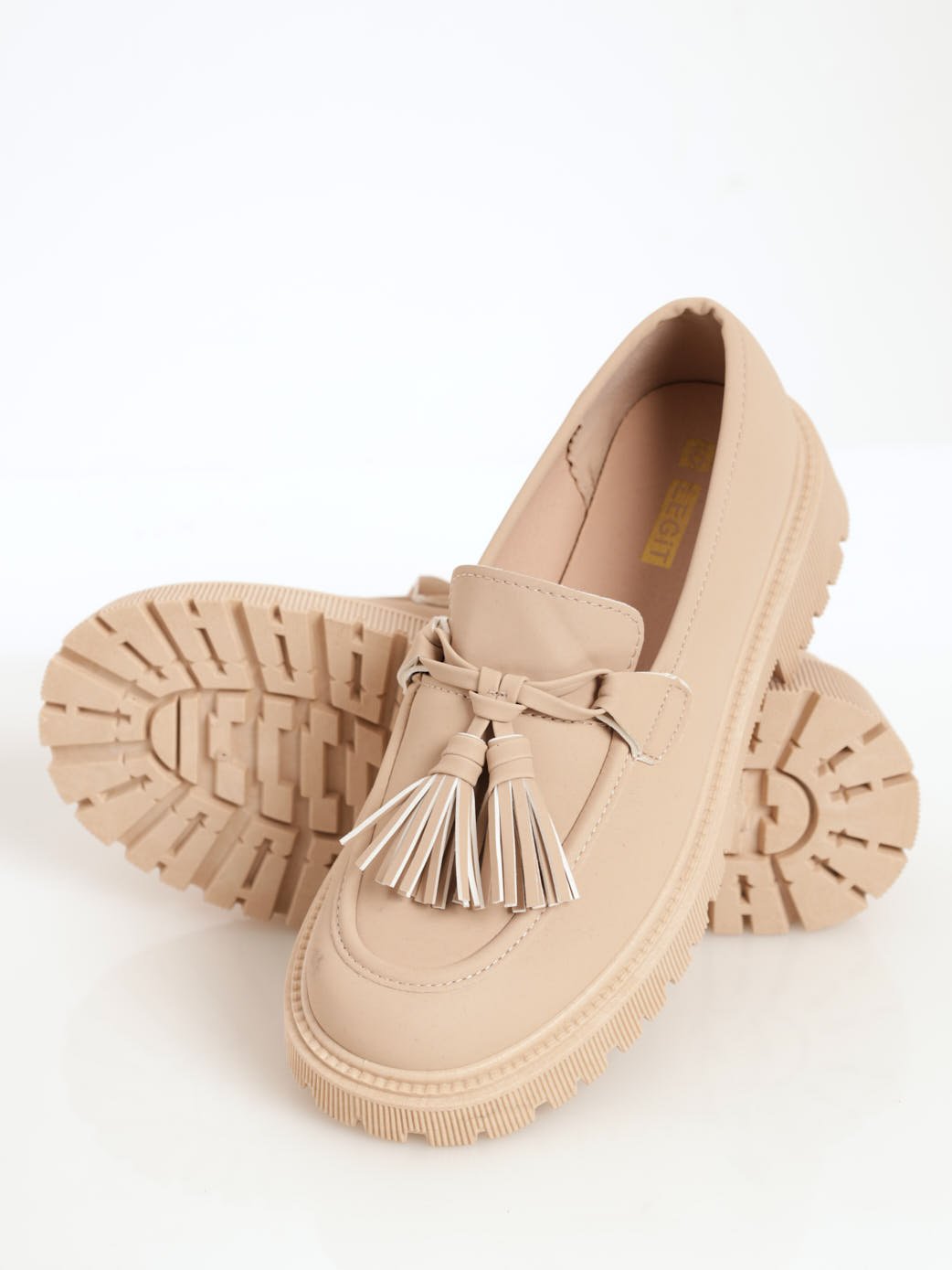 Ladies Bow Tassle Chunky Cleat Loafer - Natural