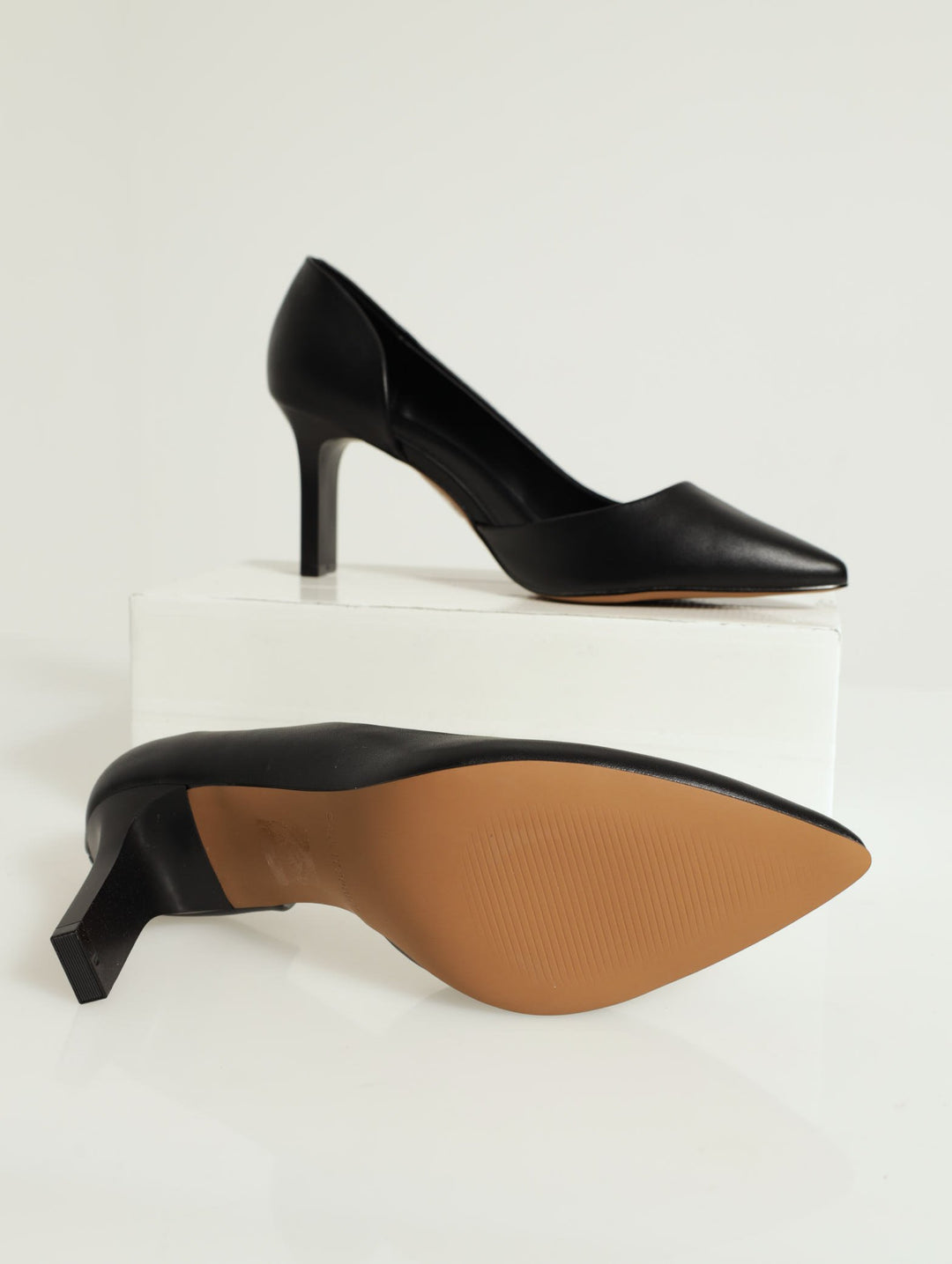 Ninaa Pointed Toe Stiletto Heel - Black