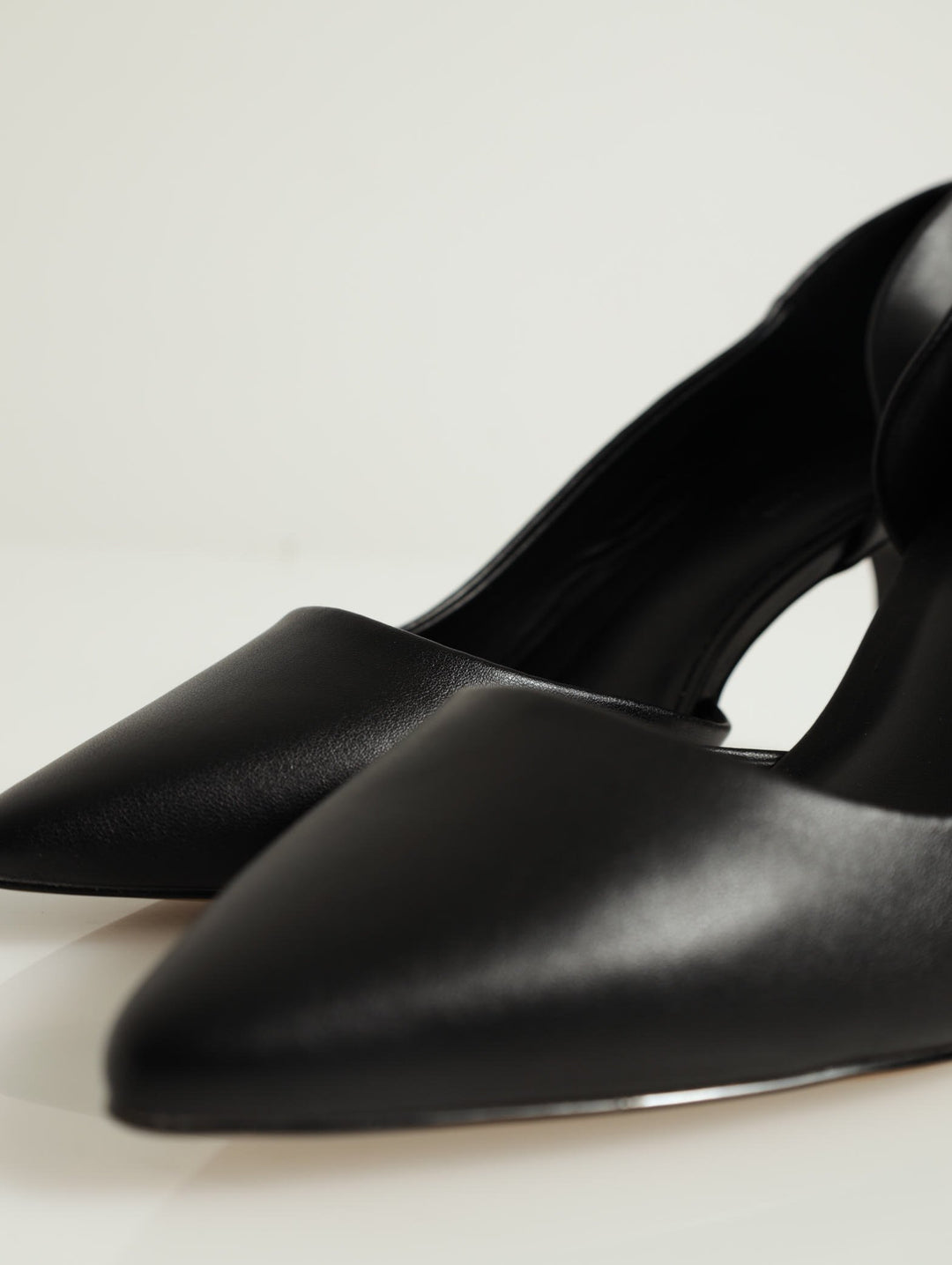 Ninaa Pointed Toe Stiletto Heel - Black