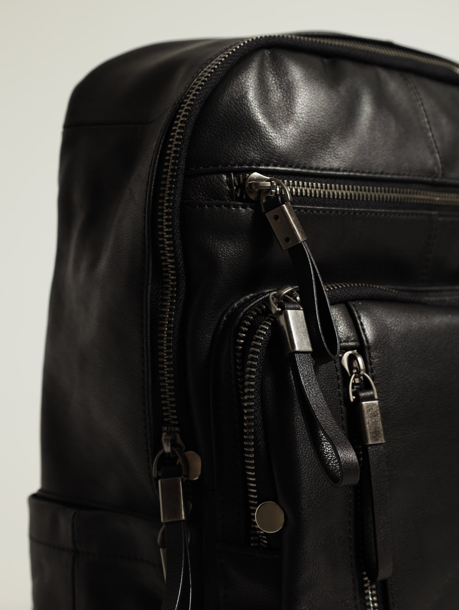 Mens Leather Zipped Backpack - Black – Edgars
