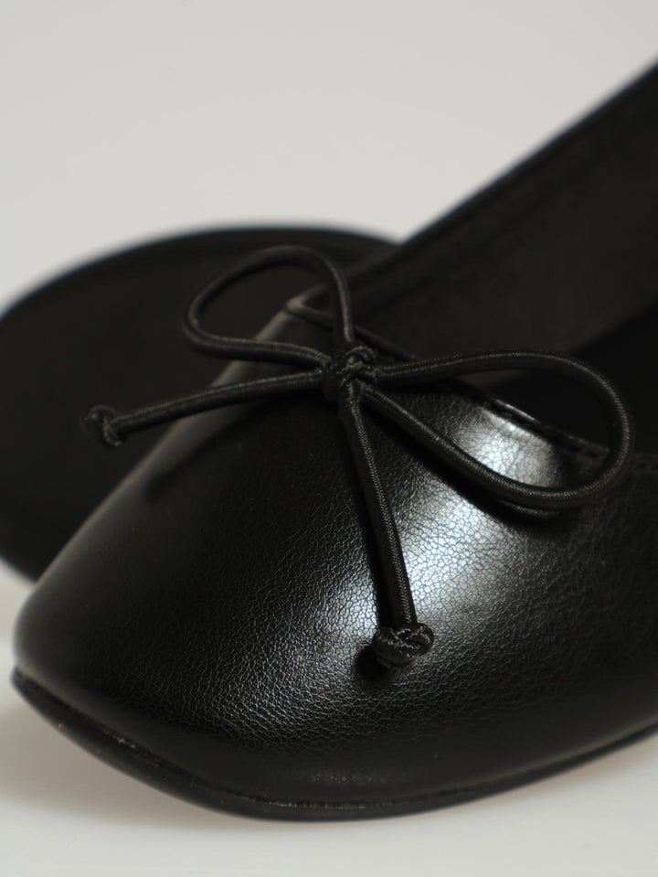 Gyzelle Round Toe Pump - Black