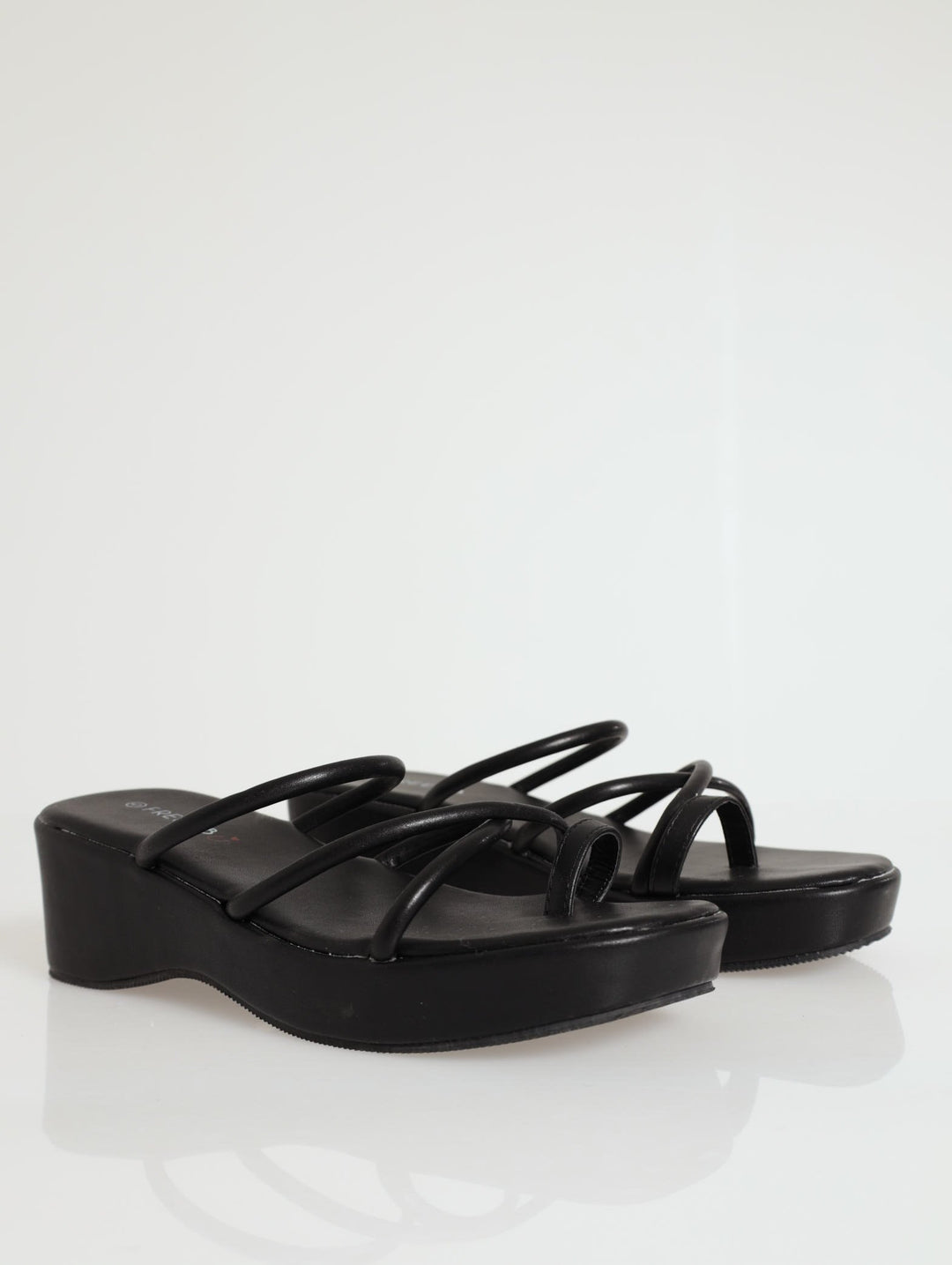 Toe Post Strappy Flatform Sandal - Black