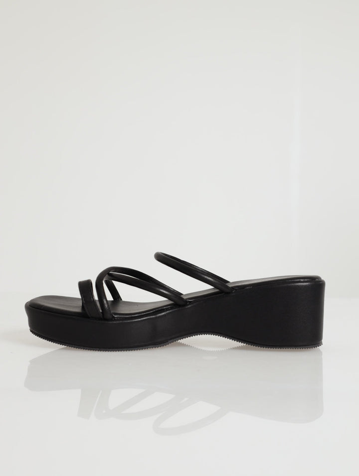 Toe Post Strappy Flatform Sandal - Black