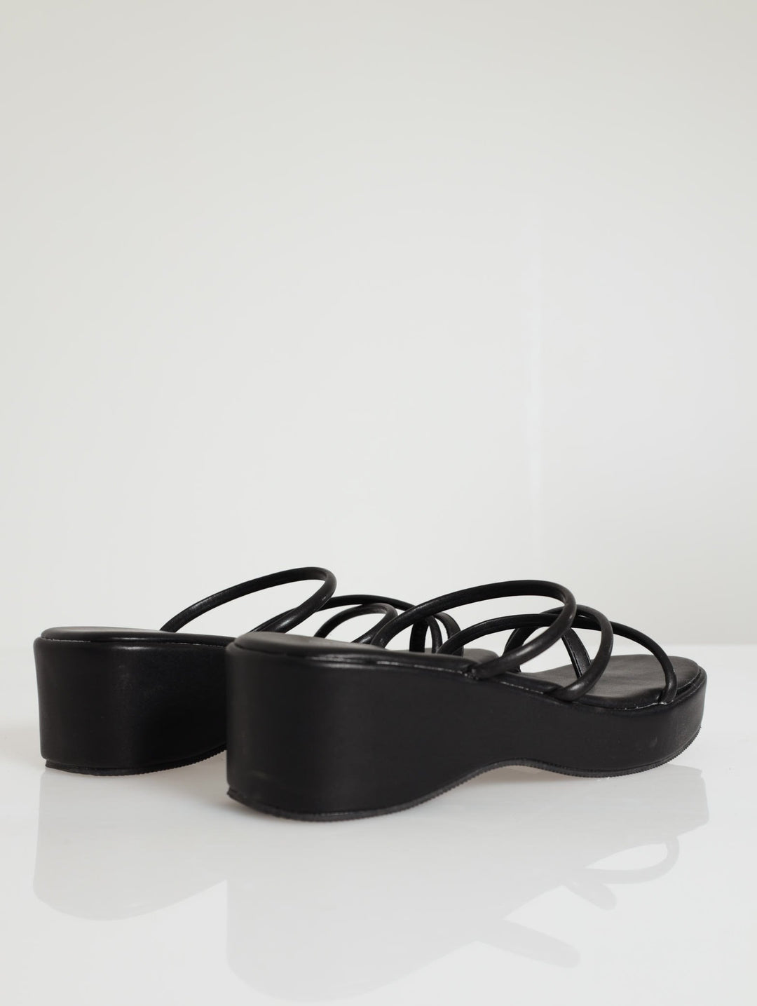 Toe Post Strappy Flatform Sandal - Black