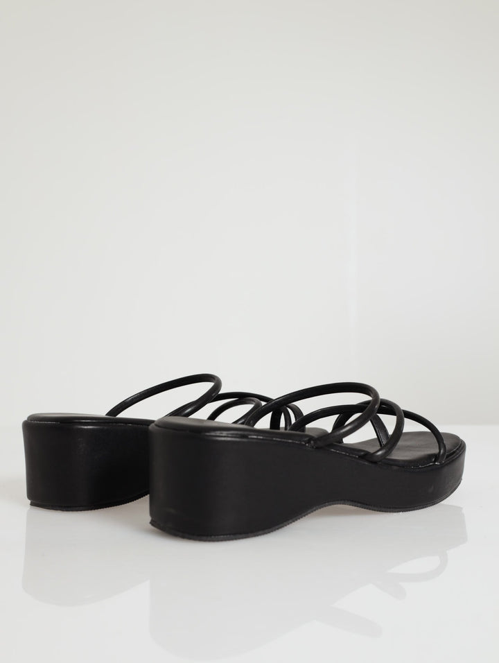 Toe Post Strappy Flatform Sandal - Black