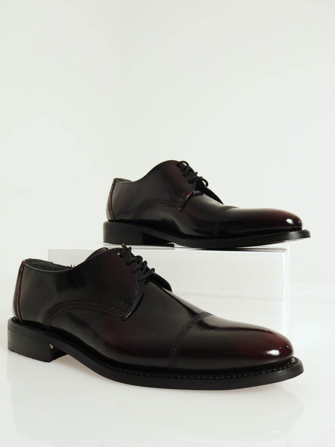 Lace-Up Formal Shoe With Toe Cap - Burgundy
