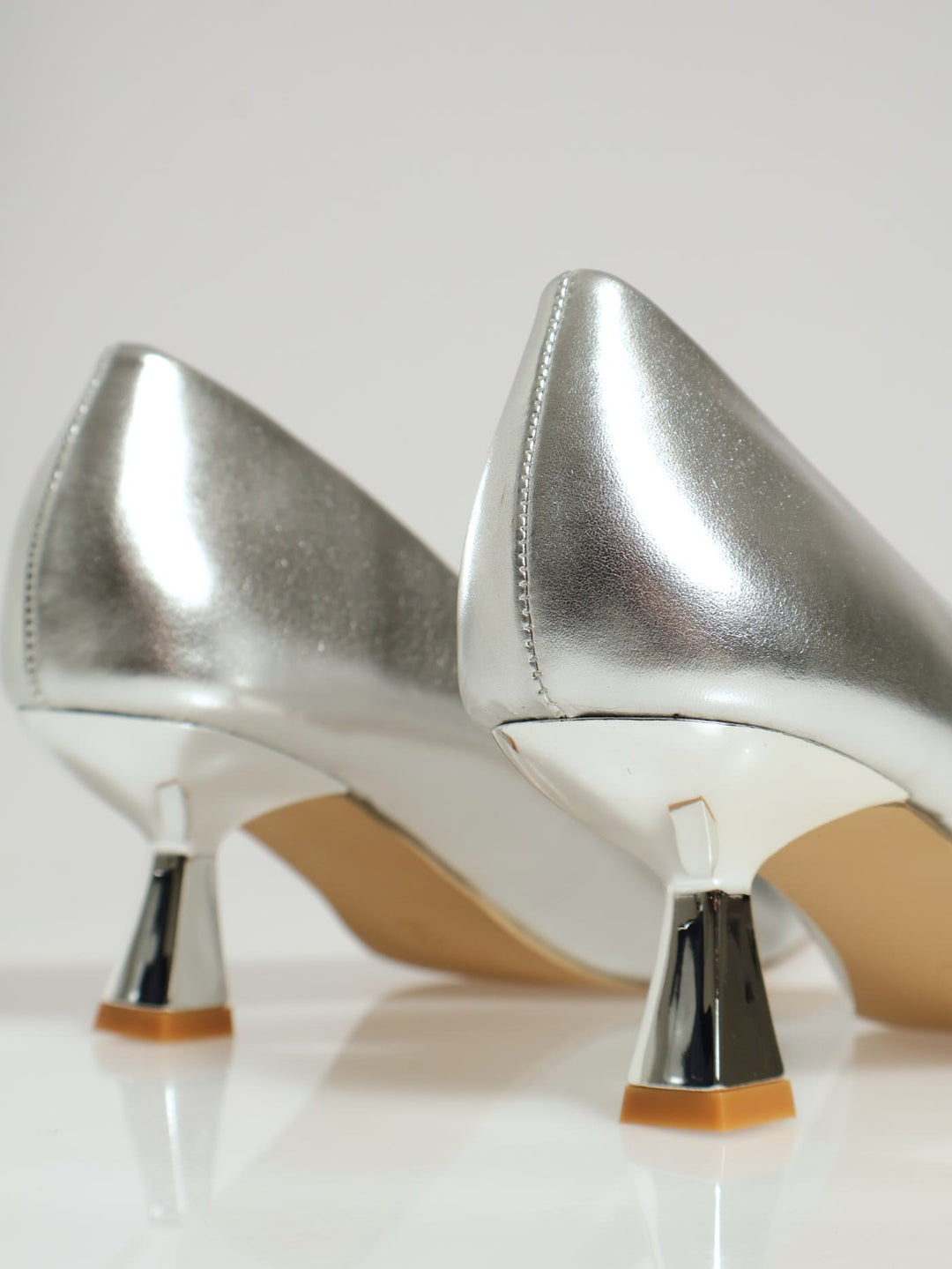 Lo Stiletto Pointy Metallic Full Court Heel - Silver