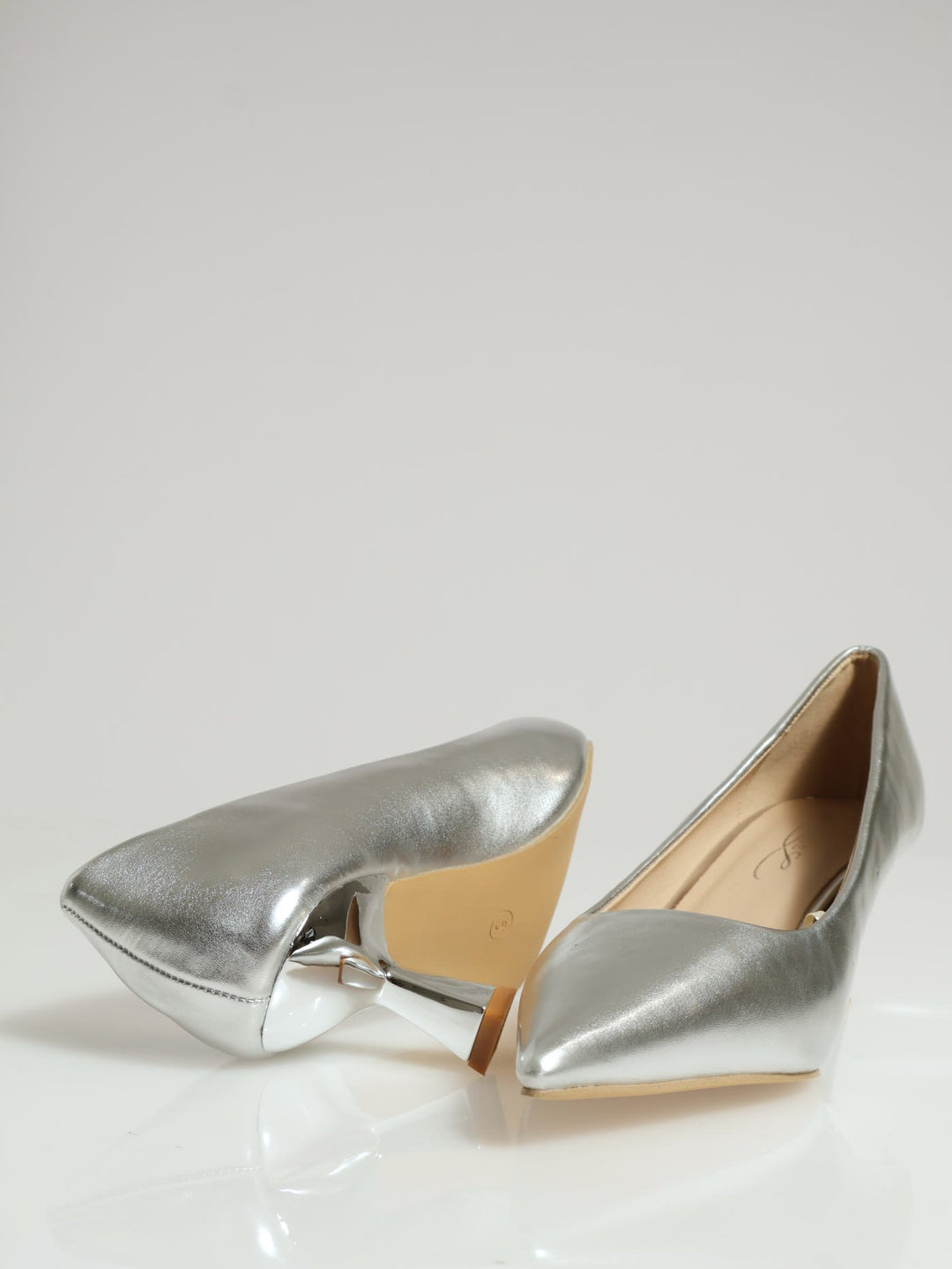 Lo Stiletto Pointy Metallic Full Court Heel - Silver