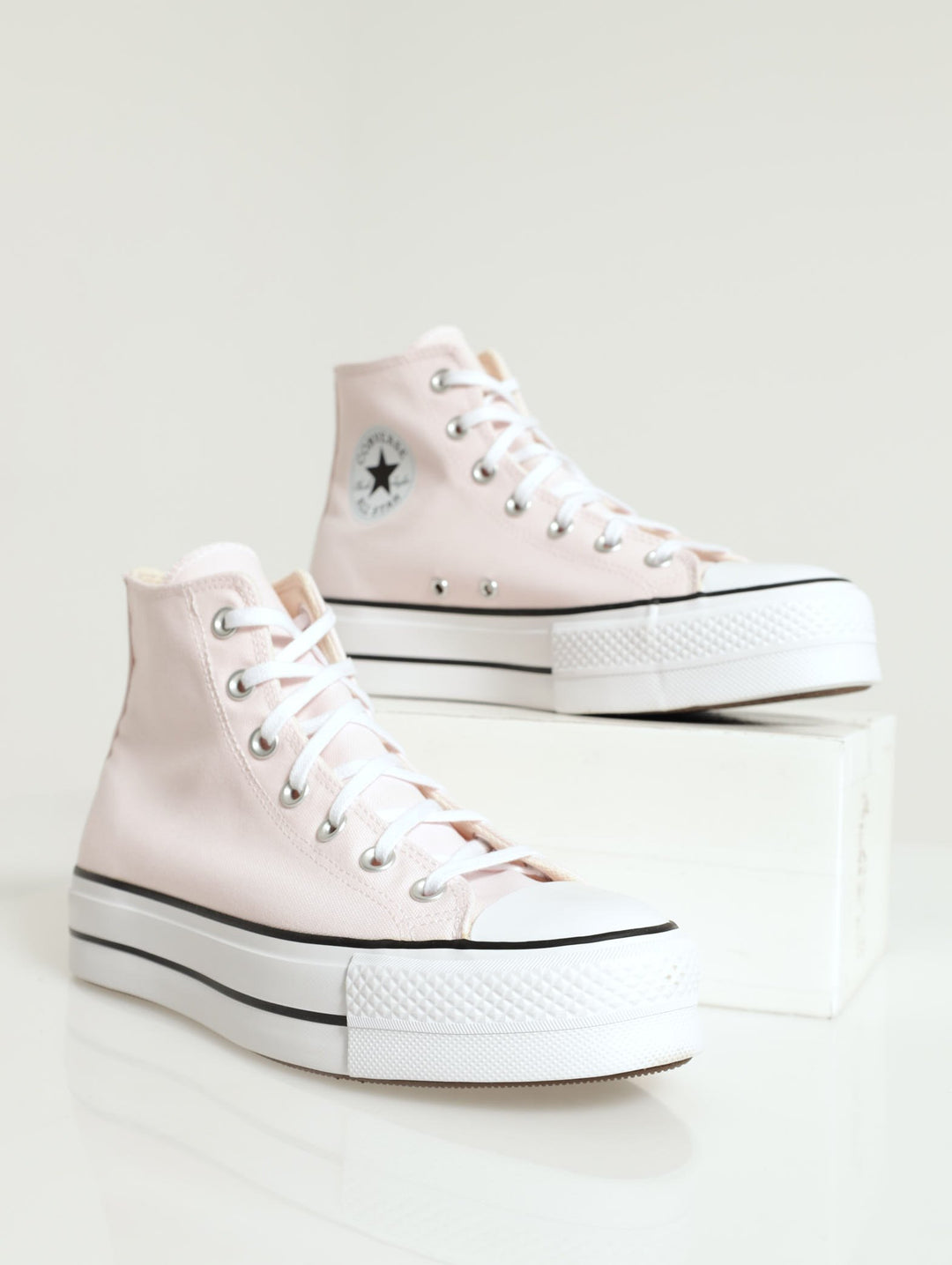 Chuck Taylor All Star Lift Sneaker - Light Pink
