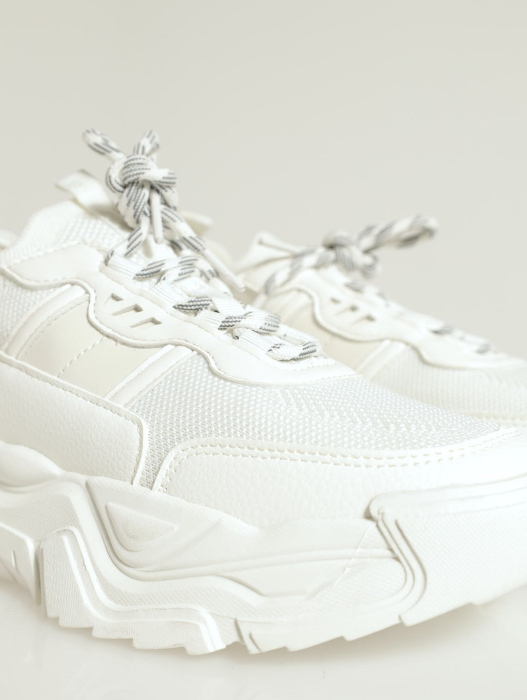 Chuncky Sock Lace-Up Sneaker - White