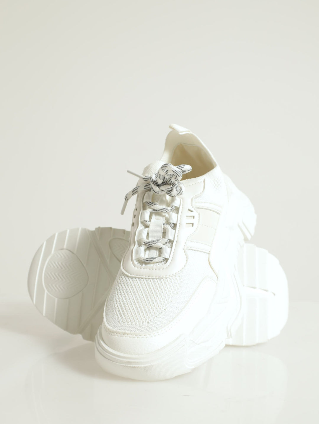 Chuncky Sock Lace-Up Sneaker - White