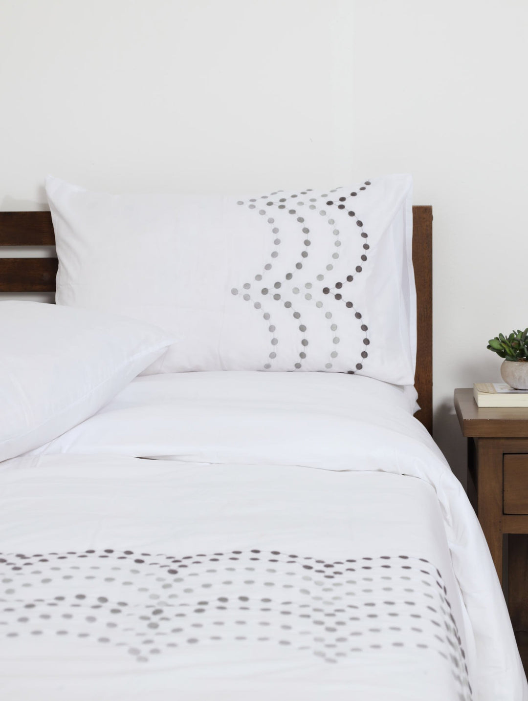 Scalloped Embroidery Duvet Set - Grey