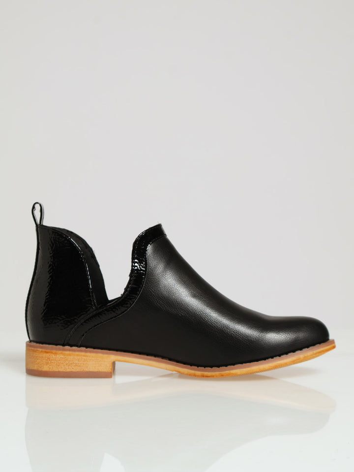Side Cut Heeled Chelsea Boot - Black