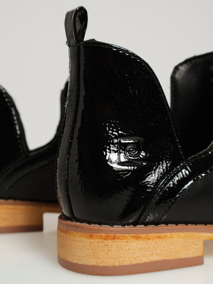 Side Cut Heeled Chelsea Boot - Black