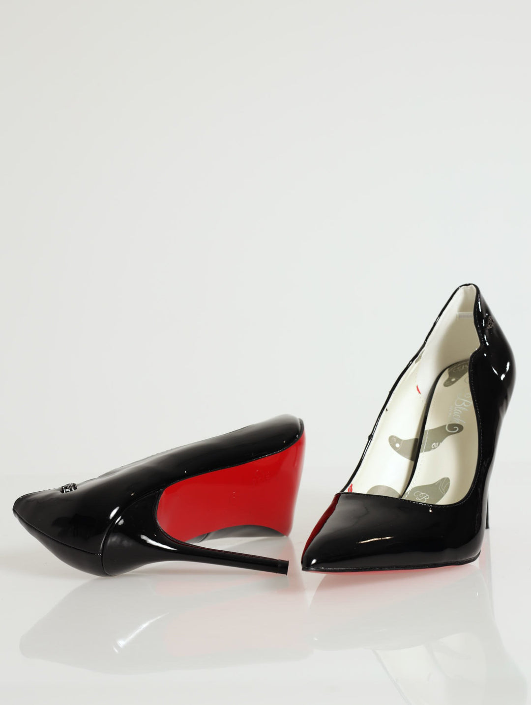 Lola Scallop Edge Court Heel - Black