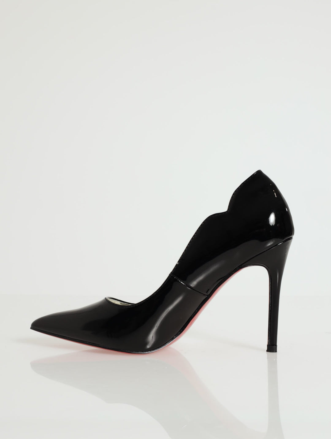 Lola Scallop Edge Court Heel - Black