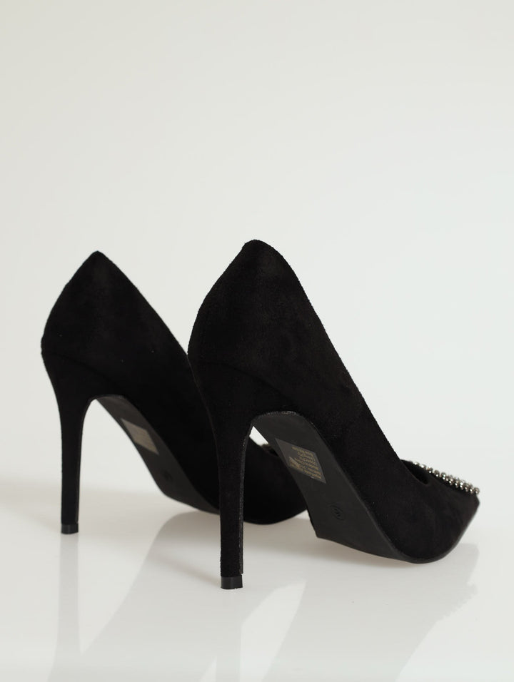 Pointed Court Heel With Brooch - Black
