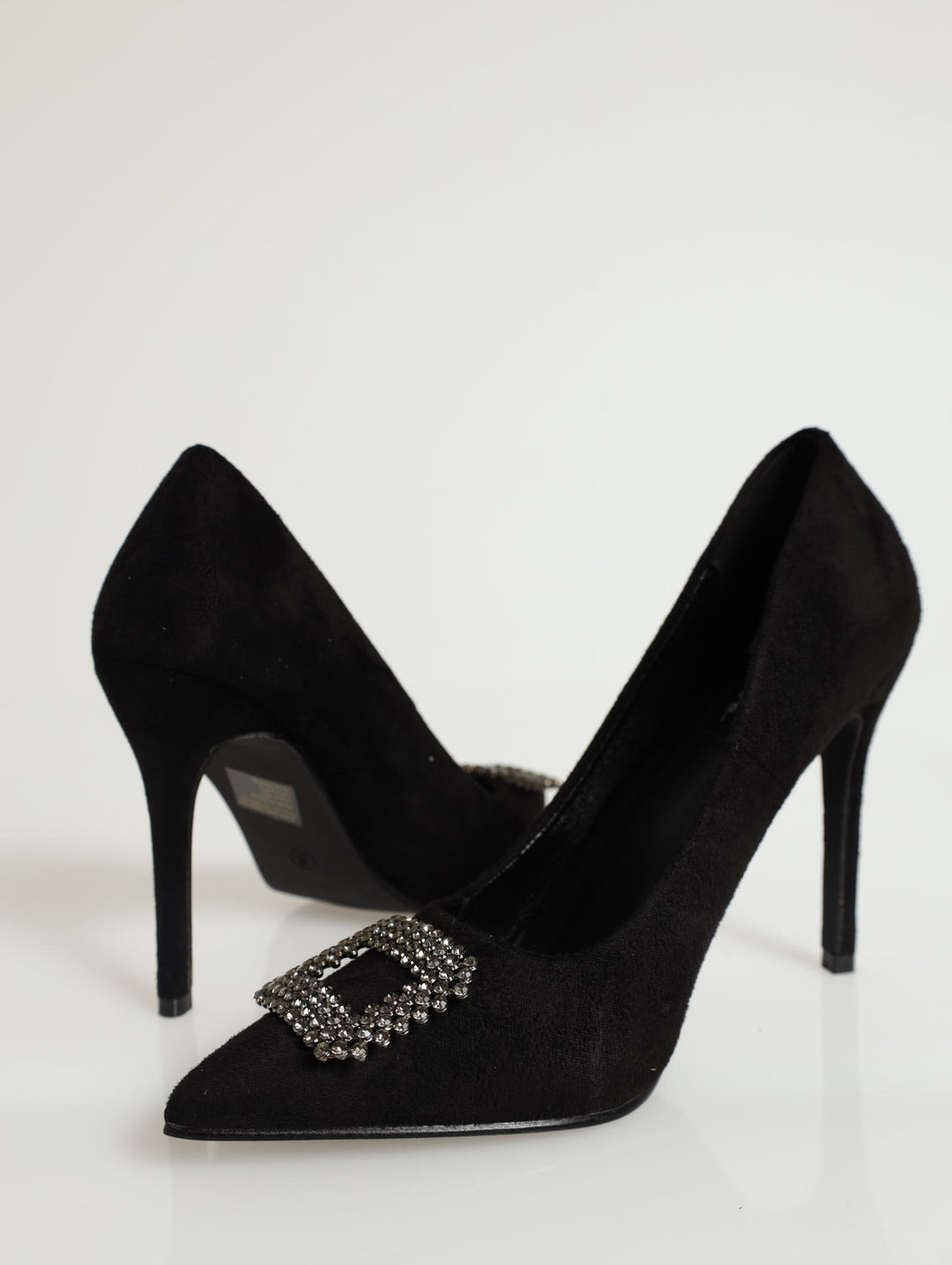 Pointed Court Heel With Brooch - Black