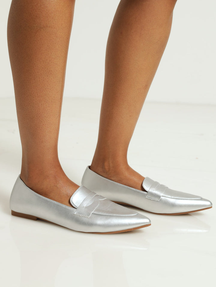 Pointy Plain Metallic Loafer - Silver