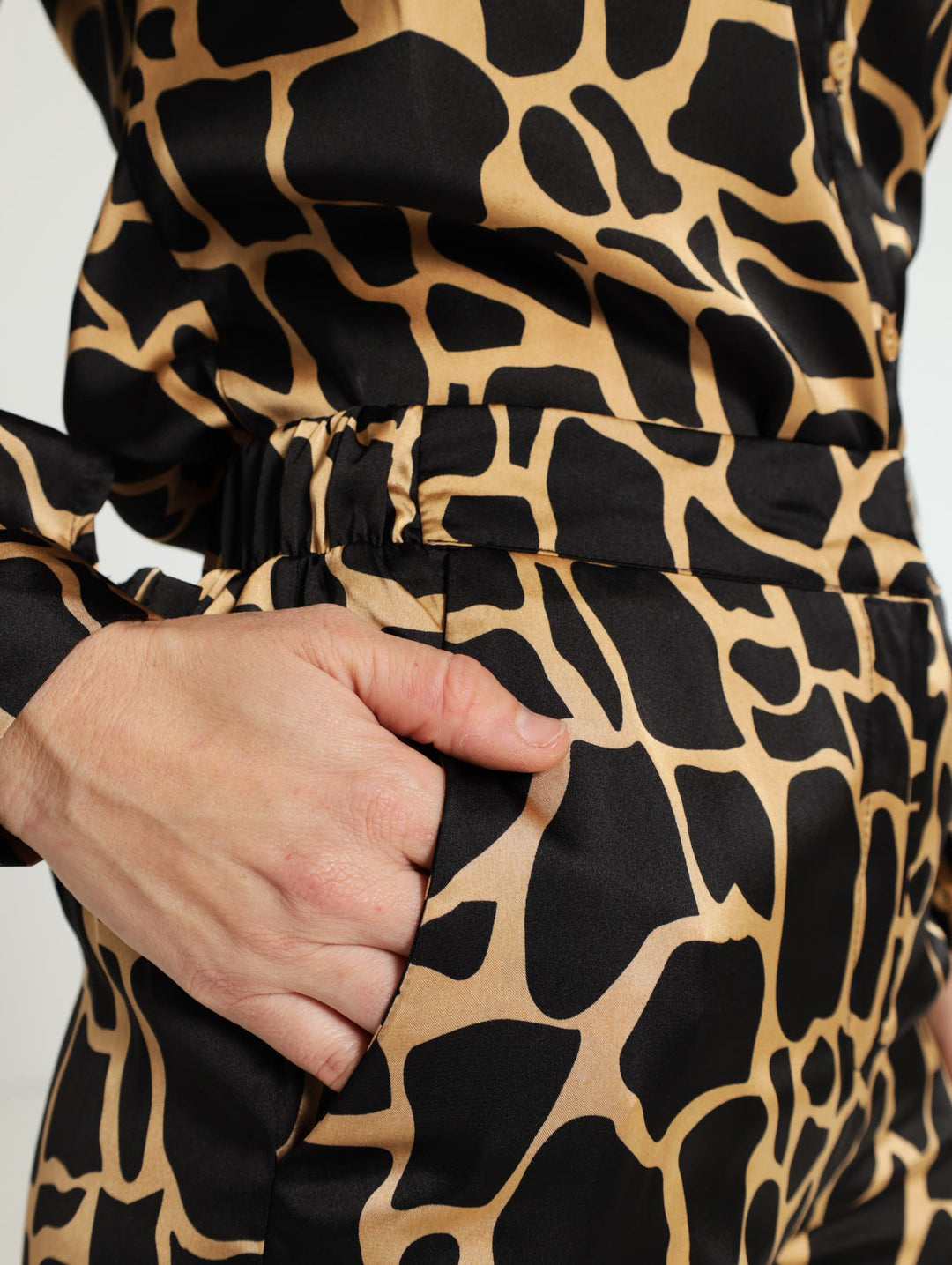 Satin Giraffe Print Wide Leg Pants - Black/Beige