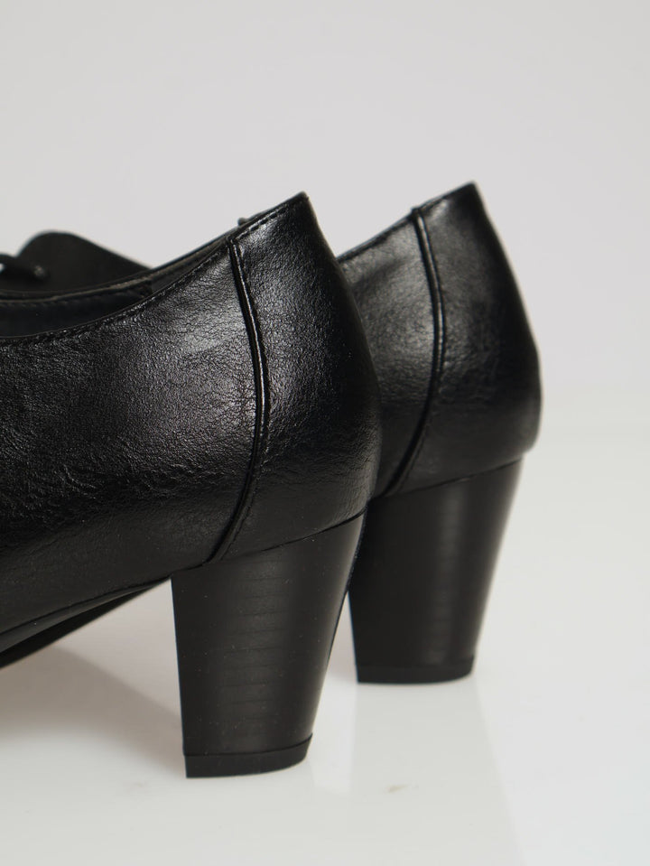 Soft Amrita Lace Up Court Heel - Black