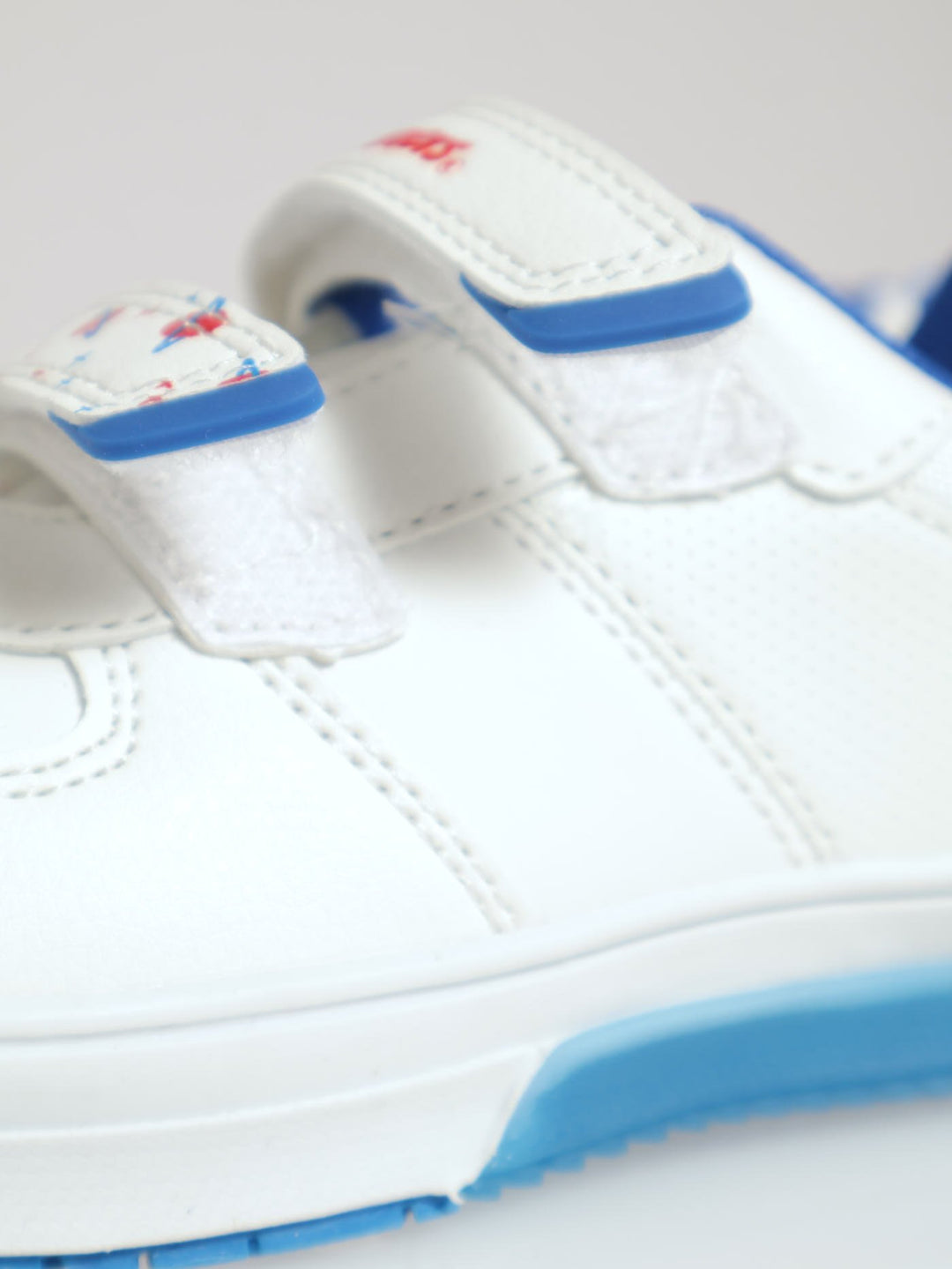 Pre-Boys Low Cut Neon Sneaker - White/Blue