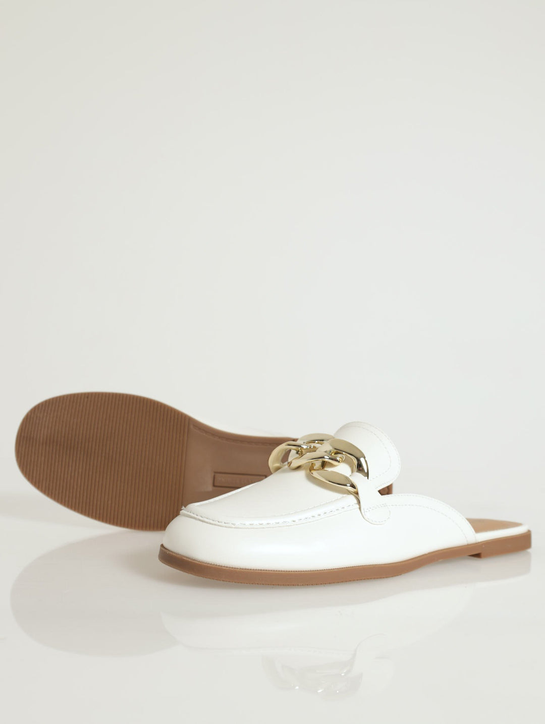Chloeyy Chain Detail Mule Loafer - White
