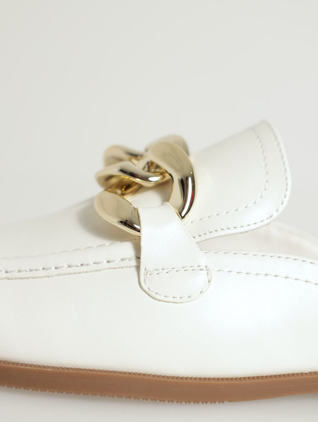 Chloeyy Chain Detail Mule Loafer - White