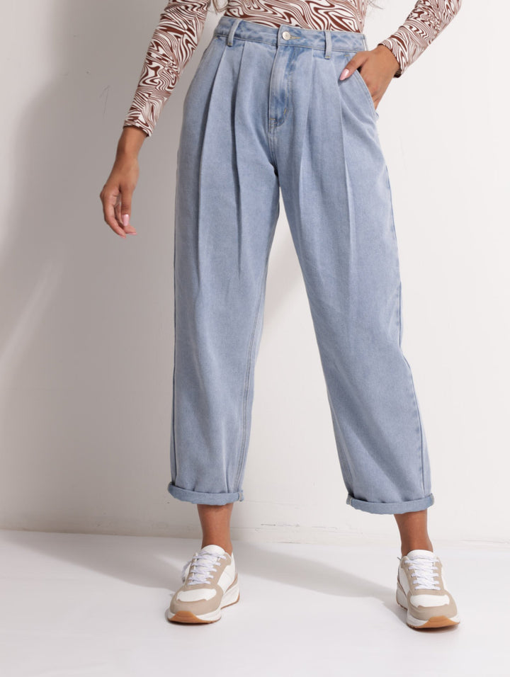 Ladies Double Pleated Balloon Jean - Light Wash