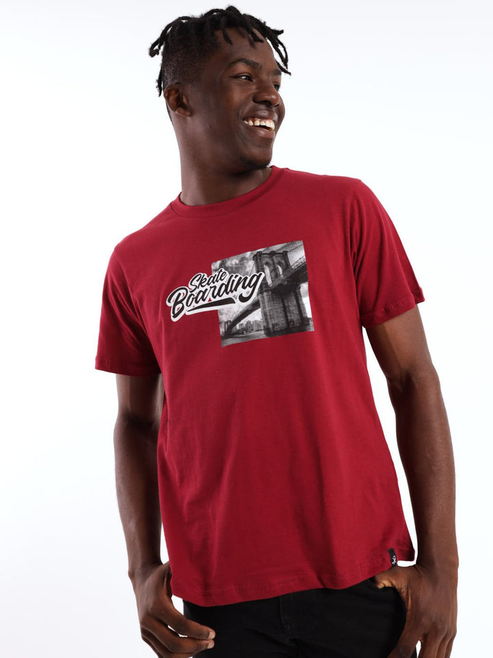 Men's Brooklyn Bridge Photo Tee - Dark Red