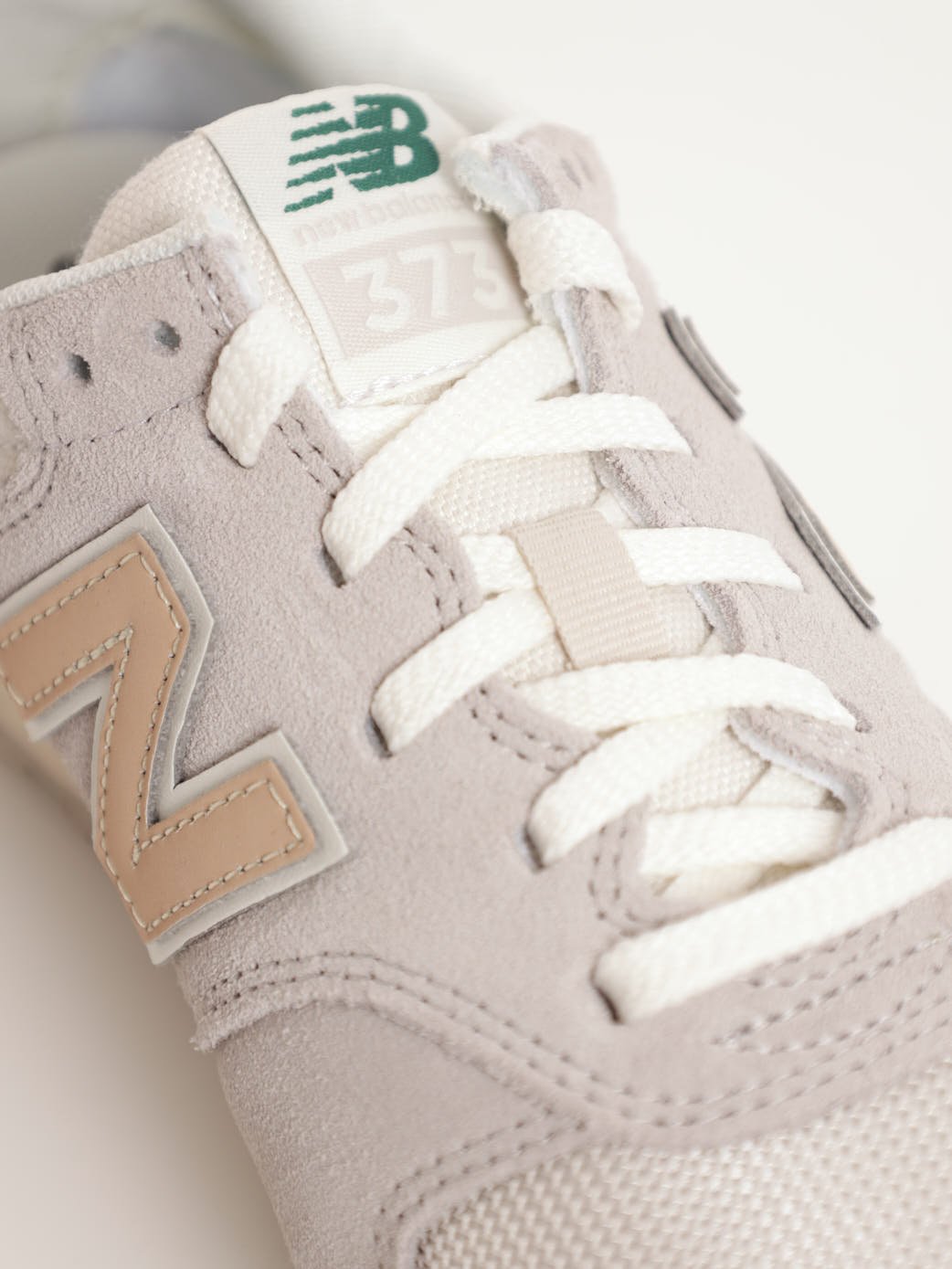 Ladies 373 V2 Sneaker - Beige