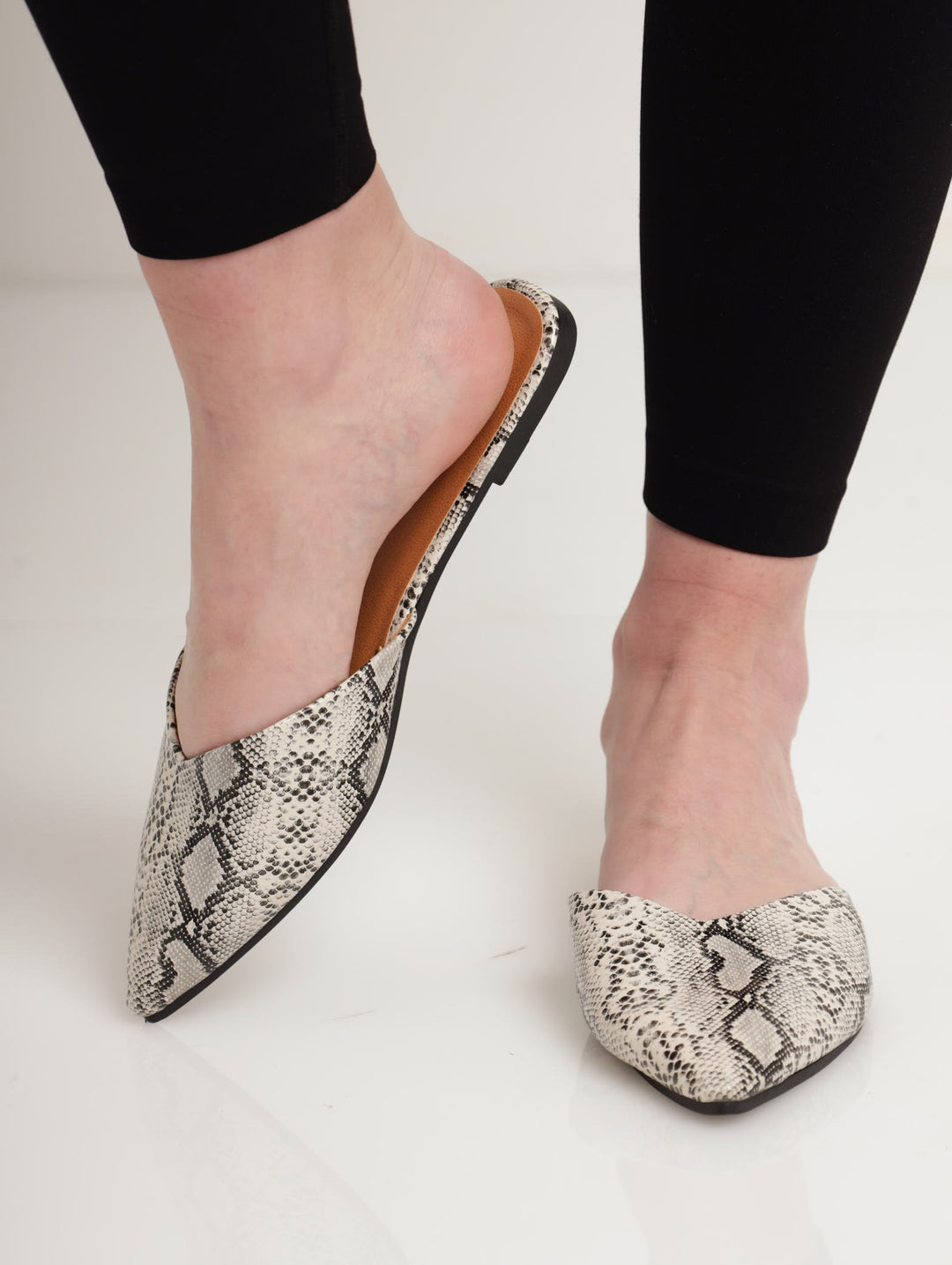 Ladies Open Waist Pointy Toe Pump