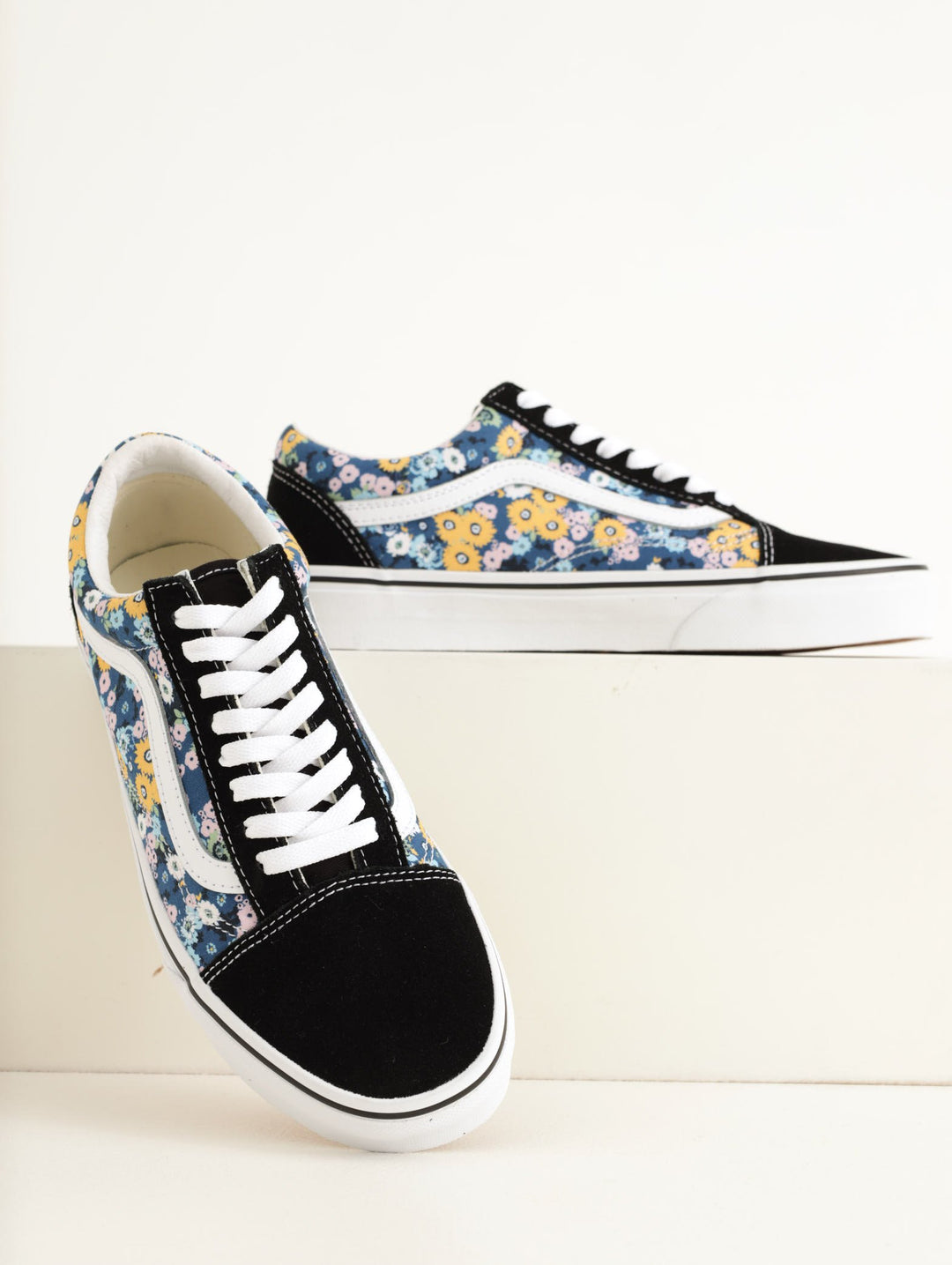 Ladies Vans Old Skool Floral Sneaker