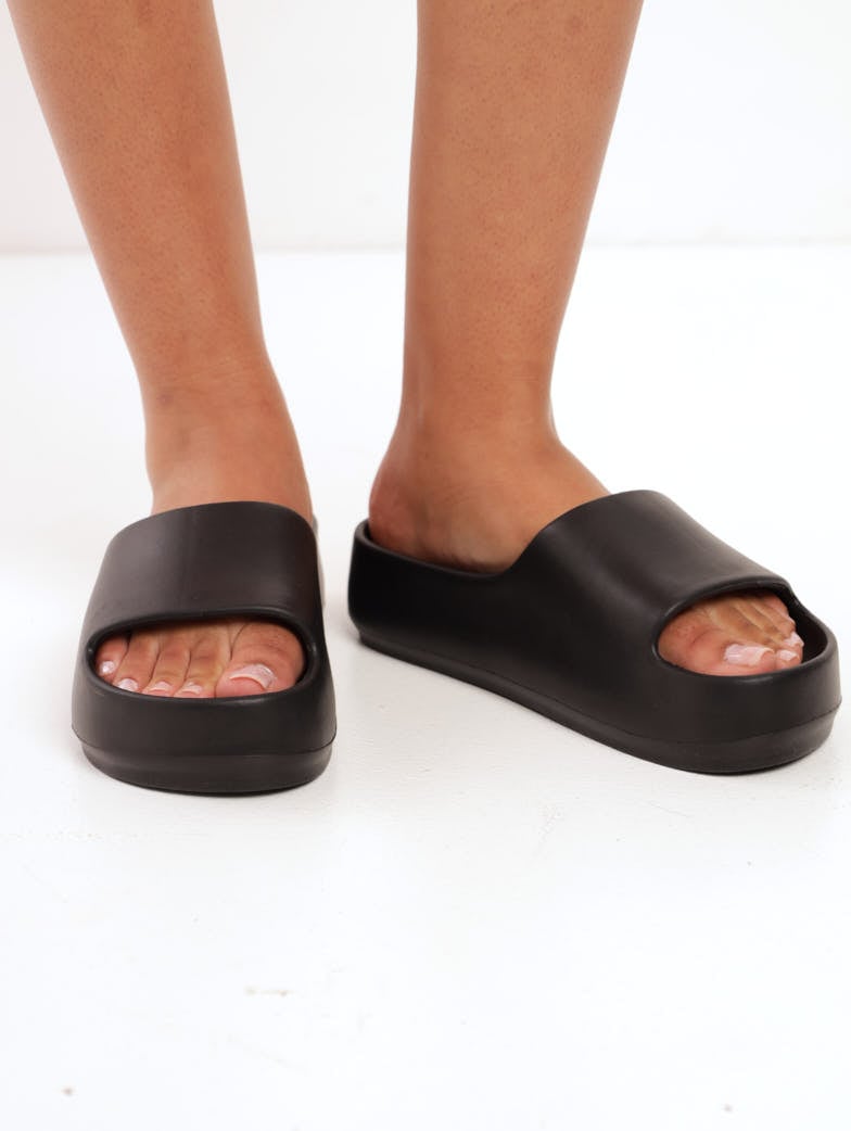 Ladies Basic Moulded Platform Sandal - Black