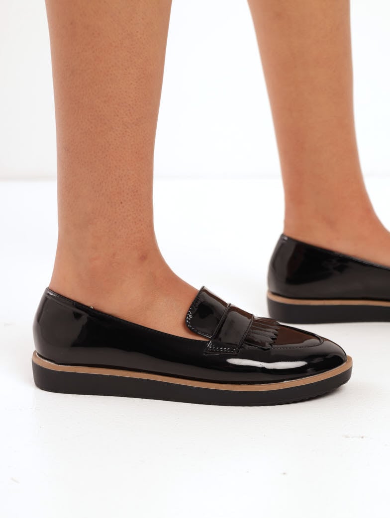 Ladies Loafer With Branding And Tassle Detail - Black