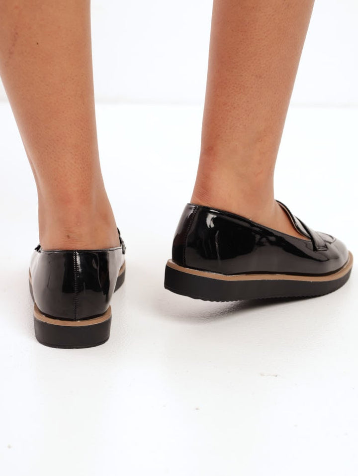 Ladies Loafer With Branding And Tassle Detail - Black