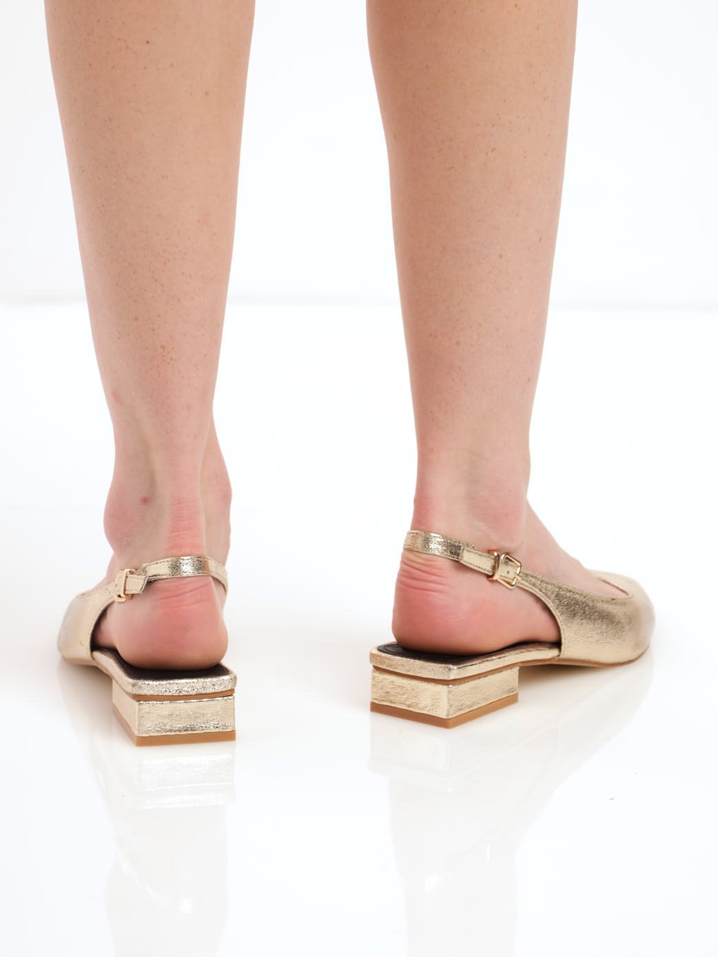 Ladies Crushed Metallic Pointed Shoe On Block Heel - Gold